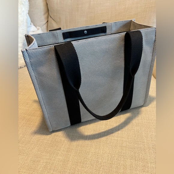 Lululemon Canvas Two Tone Tote 10L - Picture 9 of 10